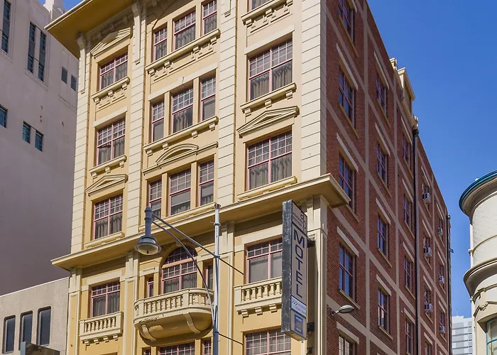 Adelaide Paringa Hotel